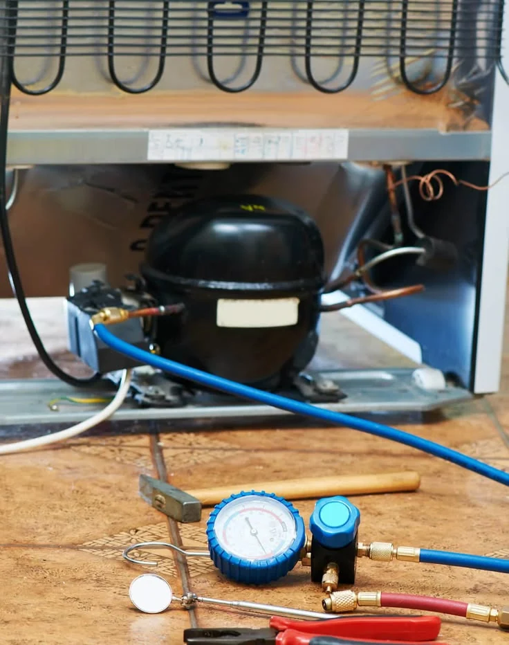 Refrigerator compressor with connected diagnostic gauges and service tools